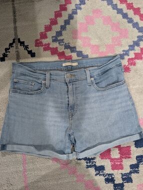 Levi's Mid Length Light Wash Denim Shorts - Women's Size 31